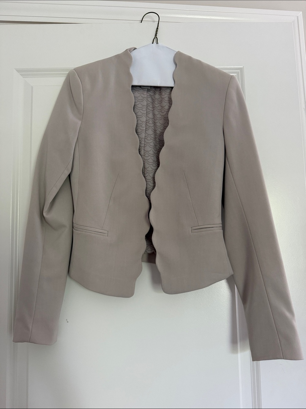 H&M Scalloped-Edge Collarless Blazer in Taupe